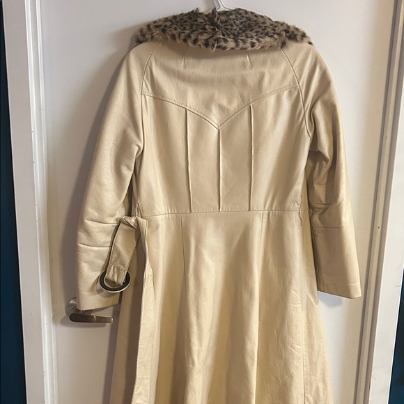 Vintage Rajac Canada Cream Leather Coat with Real Fur Collar - Picture 14 of 16